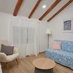 Maruna Sea View Apartmán *