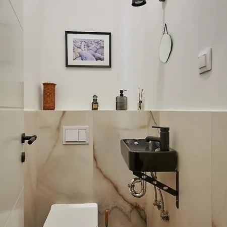 Maruna Apartment *